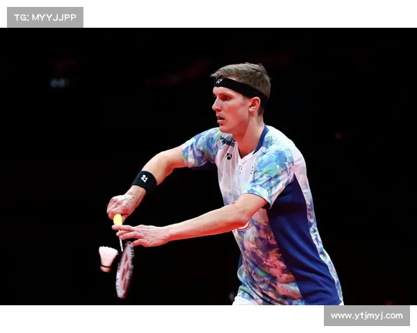 安赛龙在2024新加坡大师赛决赛中凭快速网前扑球夺冠展现顶级反应速度